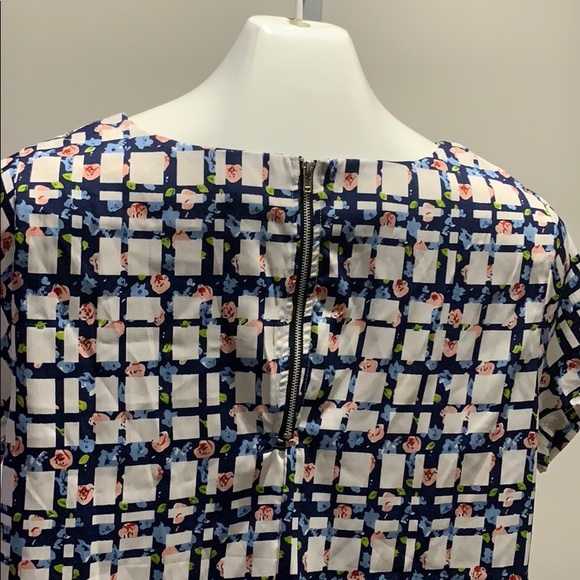 Cute patterned dress - Picture 3 of 5